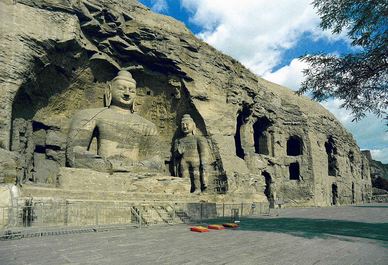 雲崗石窟の仏像群
