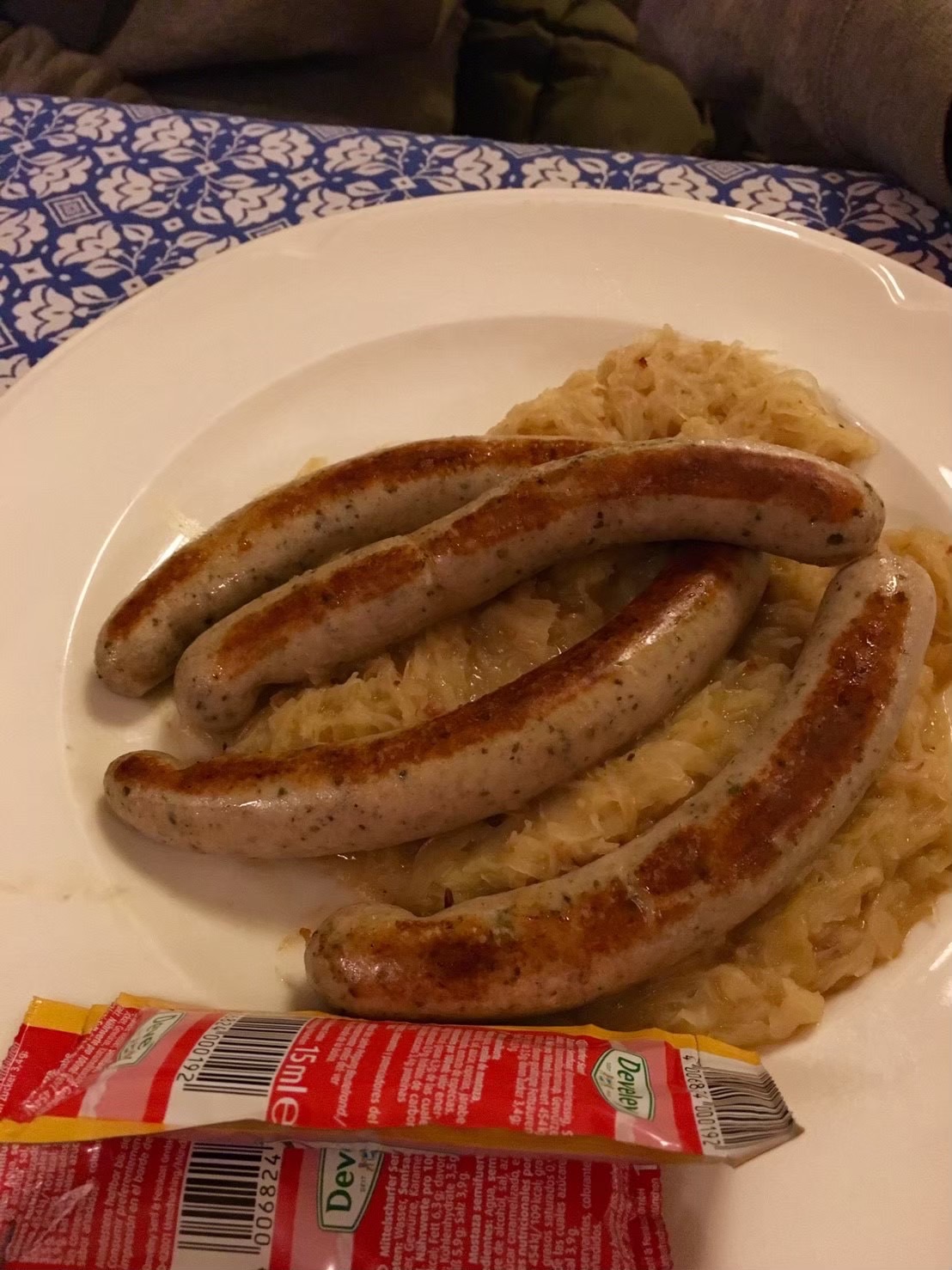 ブラートヴルストとザウアークラウト